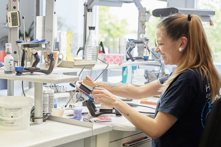 Jobs Ausbildung Als Zahntechniker in HAL Dent Halle jobs-ausbildung-als-zahntechniker-in-hal-dent-halle